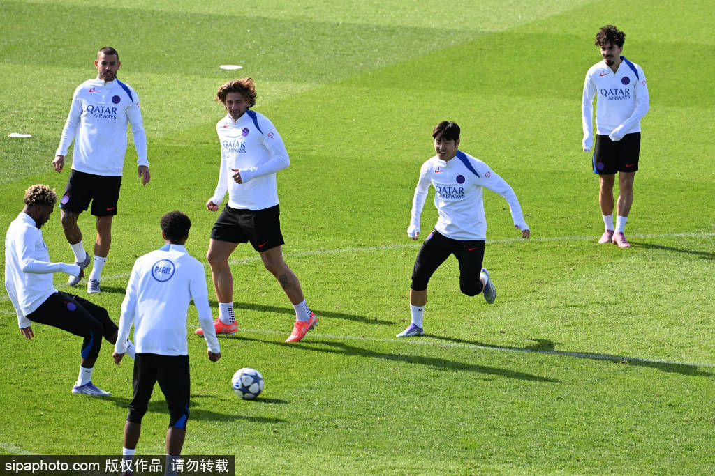 法甲焦点战：巴黎FC对决洛里昂，升班马的生死较量